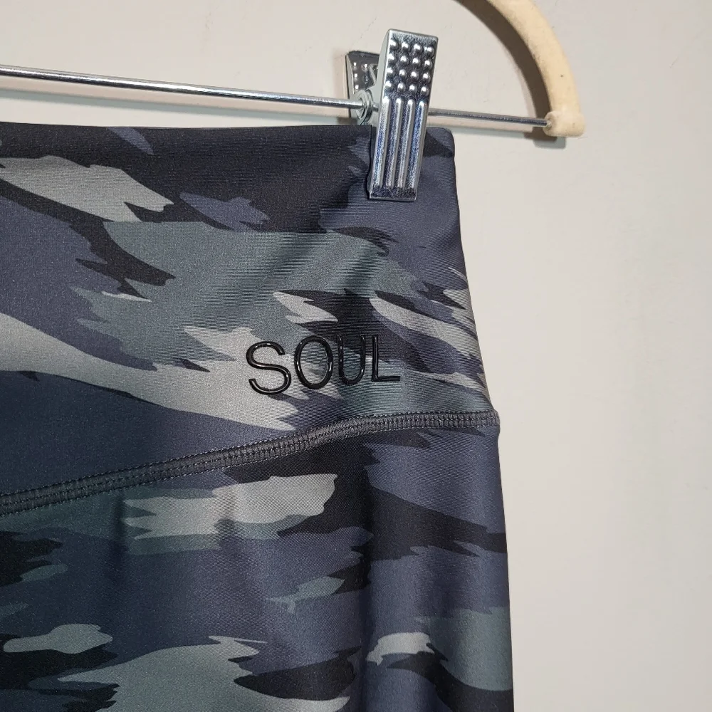 🌜 SOUL Camouflage Leggings Raised Silicone logo womens size S